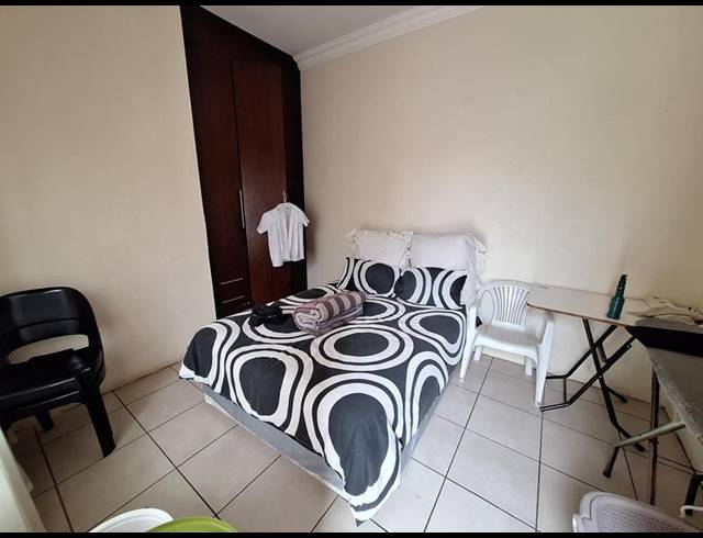 5 BEDROOM HOUSE FOR SALE IN THATCHFIELD